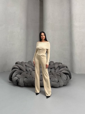 Kayık Yaka Düğme Detaylı Triko Takım