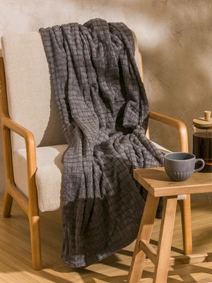 LC Waikiki Lcw Home Antrasit Tomurcuk Desenli Tv Battaniyesi