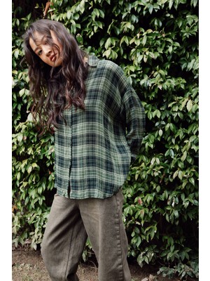 Nisan Triko Ekose Desenli Oversıze Gömlek