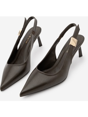 Marjin Kadın Stiletto Sivri Burun Atkılı Arkası Açık Tokalı Lastikli Kısa Topuklu Ayakkabı Zelor Kahve