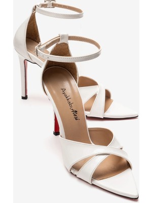 Ayakkabı Ateşi Kadın Beyaz Rugan Çapraz Bantlı Bilekten Bağlamalı Stiletto Topuklu Ayakkabı Sorie
