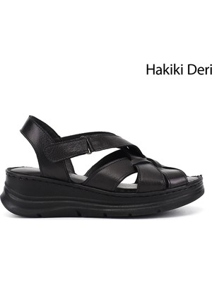 Gönderi(r) Kadın Siyah  Cırt Bantlı Dolgu Topuk Hakiki Deri Sandalet