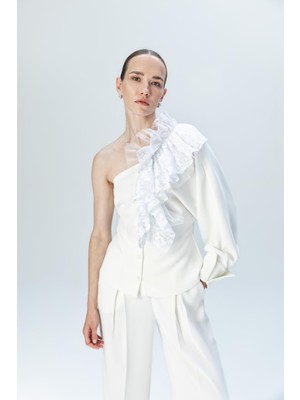 Kameya Tek Omuz Volanlı Dantel Bluz