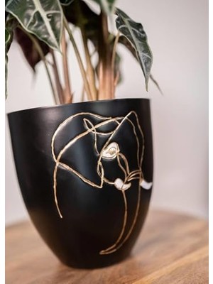 Lea Fil Desenli Siyah Metal Saksı Çap 13CM Yükseklik 14CM