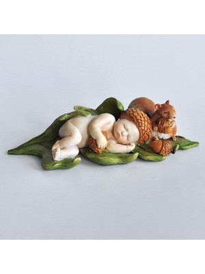 Minyatür Peri Bahçesi ve Teraryum Uyuyan Palamut Peri Bebek Sincap Heykeli