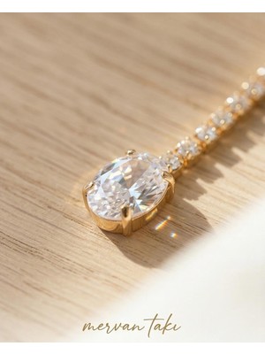 Mervan Takı Altın Renk Zirkon Taşlı Sallantılı Bijuteri Küpe- Oval Kesim