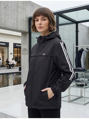 Level High Kadın Spor Yağmurluk Siyah – Kapüşonlu, Beyaz Şerit Detaylı, Hafif Rüzgarlık, Outdoor Mevsimlik