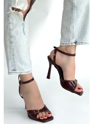 Alfaze Bordo Rugan Bilekten Kemerli Topuklu Ayakkabı Topuk Boyu 10 cm
