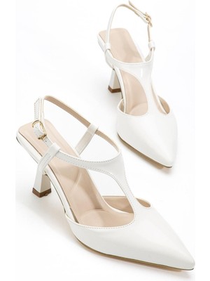 Alfaze Beyaz Rugan Sivri Burun Bilekten Kemerli Ince Topuklu Ayakkabı Topuk Boyu 7,5 cm