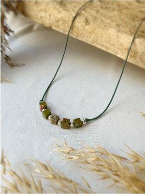 Atölye Merdiven Unakit Taşlı 925 Gümüş Detaylı Minimal Ip Kolye