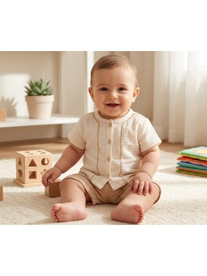 Beyaz Bebek Müslin Kumaşlı Açıkkahve Düğmeli Erkek Bebek Takım