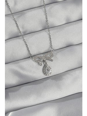 Krm 316L Çelik Gümüş Renk Zirkon Taşlı Fiyonk Detay Damla Kolye Krm