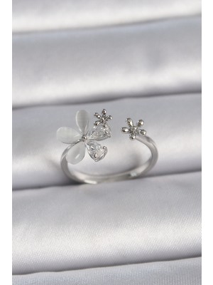 Krm Pirinç Gümüş Renk Ayarlanabilir Zirkon Taşlı Beyaz Mineli Yaprak Model Kadın Yüzük Krm