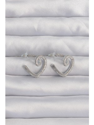 Krm Pirinç Gümüş Renk Zirkon Taşlı Kıvrımlı Yarım Kalp Küpe Krm