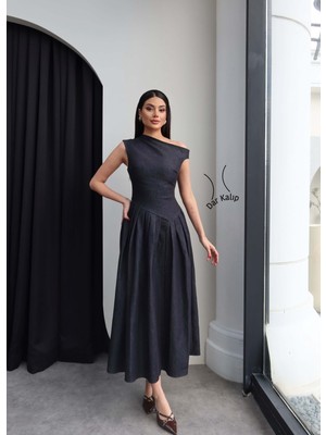 Esra Helvacı Kayık Yaka Pileli Denim Elbise