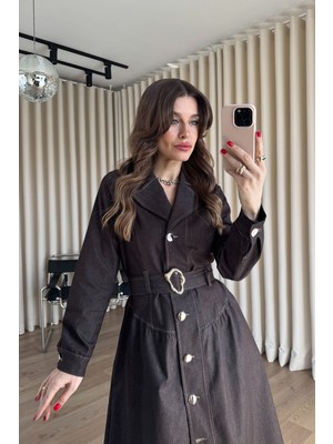 Sue Store Kahverengi Dikiş Detaylı Pileli Kemerli Kruvaze Yaka Kot Gömlek Elbise