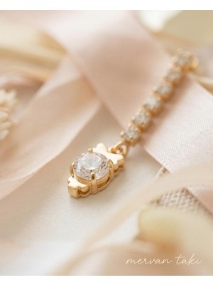 Mervan Takı Altın Renk Zirkon Taşlı Sallantılı Bijuteri Küpe- Yuvarlak Kesim Figürlü