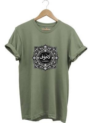 Widi Unisex Hat Sanatı Tasarımlı Arapça Korkusuz Yazılı Premium Basic Tişört