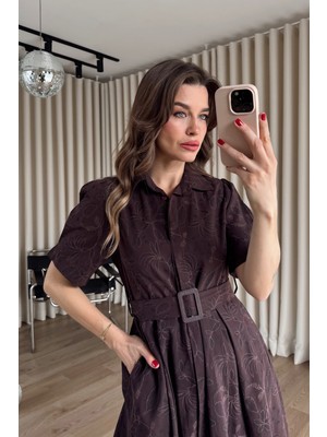 Sue Store Mürdüm Bej Çiçek Desenli Kemerli Gömlek Elbise. Ön Sipariş Açılmıştır. 10 Nisan Cuma Stok Giriş Tarihidir.
