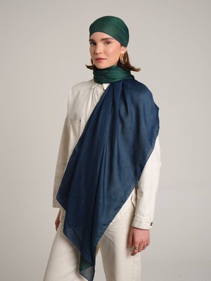 AYSHARA Nazenin Düz Monogram Çift Taraflı Şal - Lacivert Yeşil