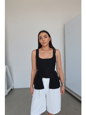 Özge Özgenç Puantiyeli Askılı Bluz