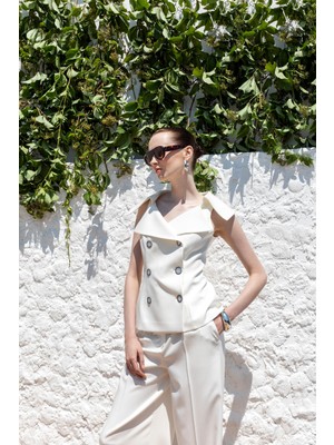 Kameya Heykelsi Omuz Detaylı Kruvaze Bluz