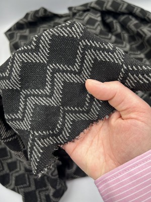 Elna Kumaş Antrasit Zigzag Desenli Jakar Kumaş – Modern Dokuma, Yumuşak ve Zamansız Tasarım (150 cm En)-Elnınt1
