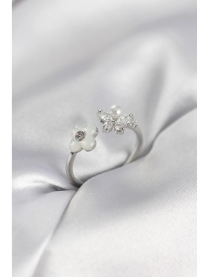 Krm Gümüş Renk Sedefli Çiçek Model Kadın Yüzük Krm