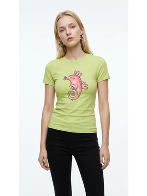 Hoxie Kadın Fıstık Yeşili Pembe Denizatı Baskılı Bisiklet Yaka (Regular Fit) Tişört