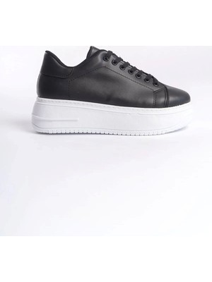 Sefayol Delit Siyah Beyaz Taban Mat Deri Kadın Spor Ayakkabı