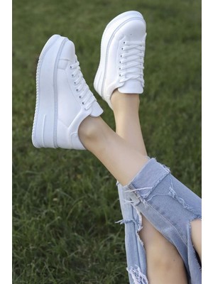 Sefayol Kadın Spor Ayakkabı Beyaz Mat Deri Düz Taban 5 cm Topuk Yüksekliği ile Şık Tasarım