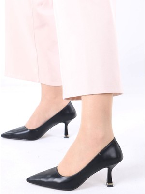 Sefayol Voleta Siyah Mat Deri Topuklu Kadın Ayakkabı