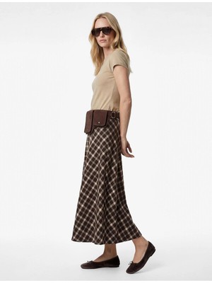 Koton Kahverengi Kadın / Kız Slim Fit Kısa Kollu Bisiklet Yaka Pamuklu Tişört Model Kodu: 6SAK50261EKKAHVERENGI