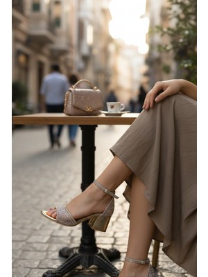 Enoch Kadın Rugan Tek Bantlı Orta Blok Topuklu Sandalet