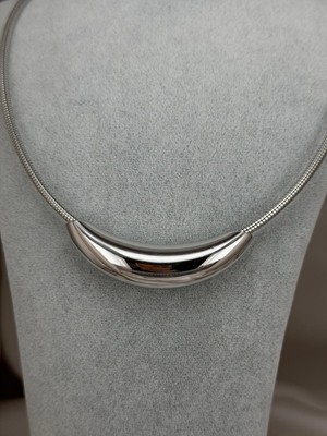 ZS Aksesuar Gümüş Renk Minimalist Yılan Zincir Kolye – Modern Şık Tasarım, Parlak Kavis Detaylı Kadın Kolye