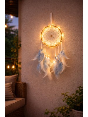 LED Işıklı Düş Kapanı Duvar Süsü – Mavi Beyaz Tüylü Makrome Rüya Kapanı – Bohem Yatak Odası & Teras