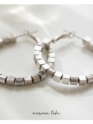 Mervan Takı Modern Kare Detaylı Halka Bijuteri Küpe