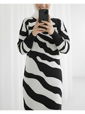 Modamorfo Yırtmaçlı Desenli Triko Elbise -Siyah