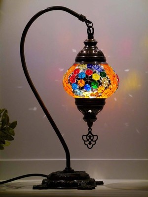 Deveboynu El Yapımı Mozaik Masa Lambası – Pirinç Gövde, E14 Duy, 42 cm Dekoratif Abajur