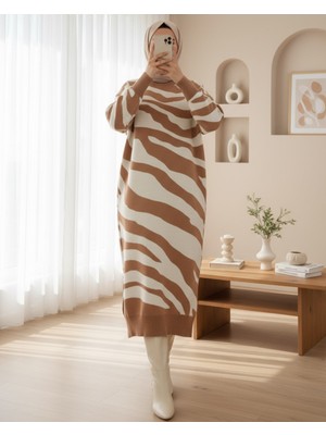 Modamorfo Yırtmaçlı Desenli Triko Elbise -Taba