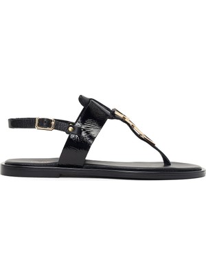 Derimod Kadın Siyah Tokalı Parmak Arası Deri Sandalet 26SFD204416