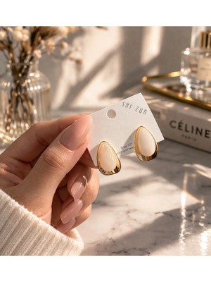 Bymiel Damla Form Altın Detaylı Şık Kadın Küpe (Kararmaz Alerji Yapmaz 316 Çelik)