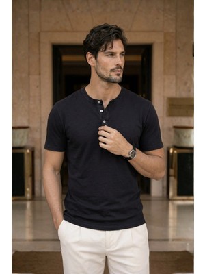 Valiberta Edgar Regular Fit 3 Düğmeli Pat Flamlı Suprem Kumaş Pis Yaka Erkek T-Shirt - Siyah