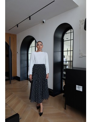 Özge Özgenç Arkası Fermuarlı Puantiyeli Şifon Etek