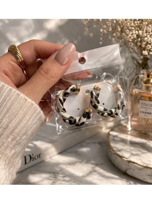 Bymiel Zebra Desenli Burgu Halka Küpe – Gold Detaylı Şık Tasarım (Kararmaz Alerji Yapmaz 316 Çelik)