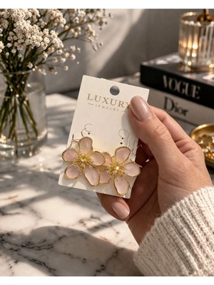 Bymiel Pembe Çiçek Tasarımlı Taş Detaylı Gold Küpe (Kararmaz Alerji Yapmaz 316 Çelik)