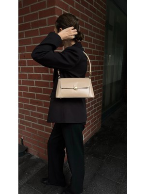 Classy Kadın El ve Omuz Çantası – Kapaklı Kilitli