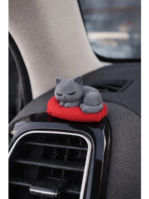 Shhobi Sevimli Uyuyan Mini Gri Kedi Torpido Süsü - Kırmızı Yastık Üstünde Yatan Gri Kedi Araba Klima Süsü