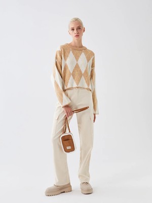 LC Waikiki Kahverengi Kadın Telefon Çantası Süet Materyal Etiket Detaylı Şık Tasarım