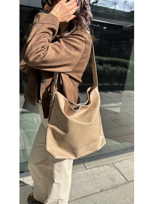 Sare Kadın Omuz Çantası – Geniş Hacimli, Yumuşak Suni Deri